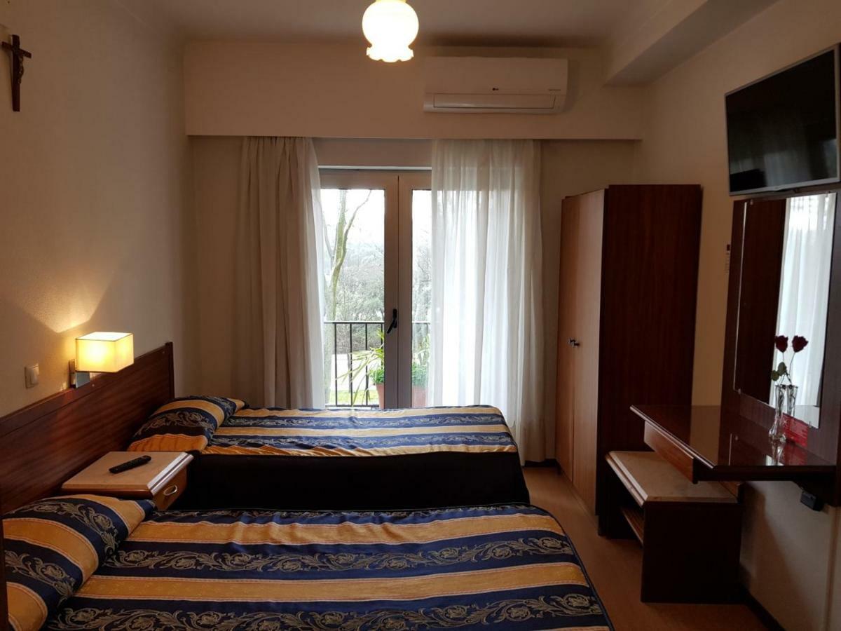Residencial Coroa D'Ouro Hotel Fatima Ngoại thất bức ảnh